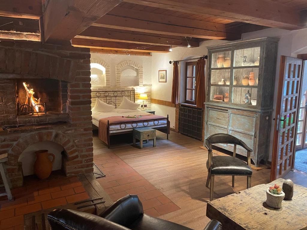 Hotelový pokoj s nábytkem GS Furniture, Romantik hotel U Raka